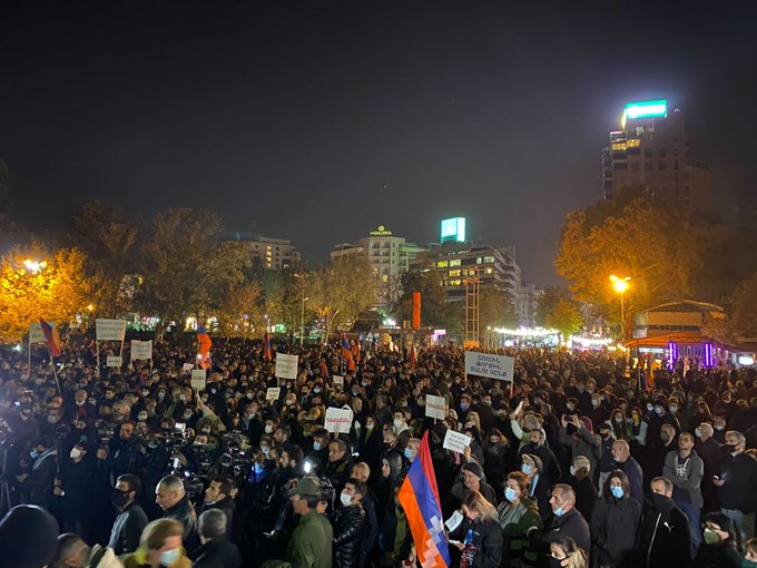 Hükümet karşıtı protestolar sürüyor, Paşinyan'dan yeni açıklama